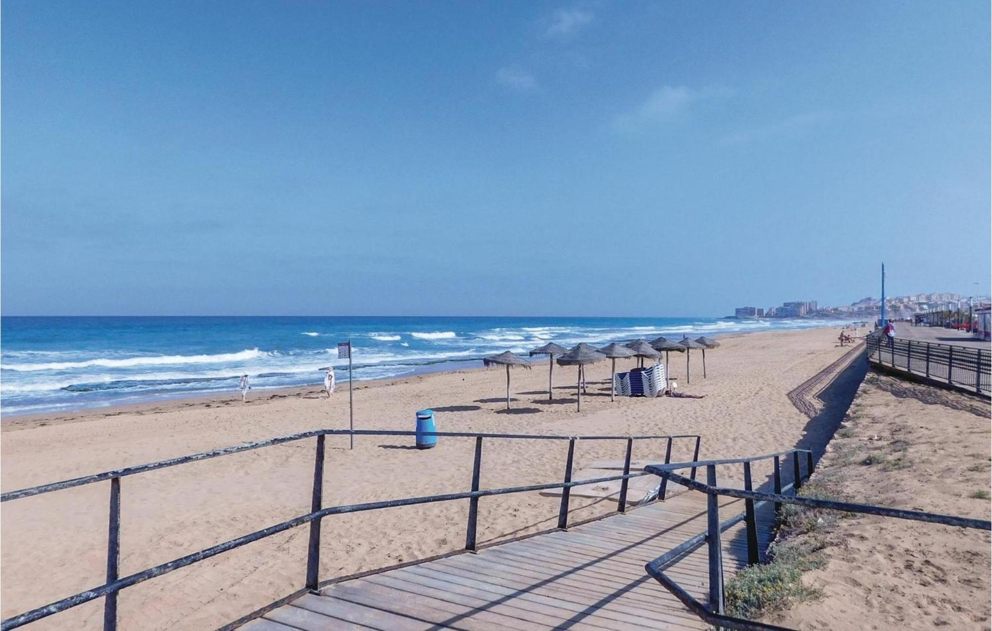 Cozy Apartment In Torrevieja-La Mata With Kitchen Ngoại thất bức ảnh